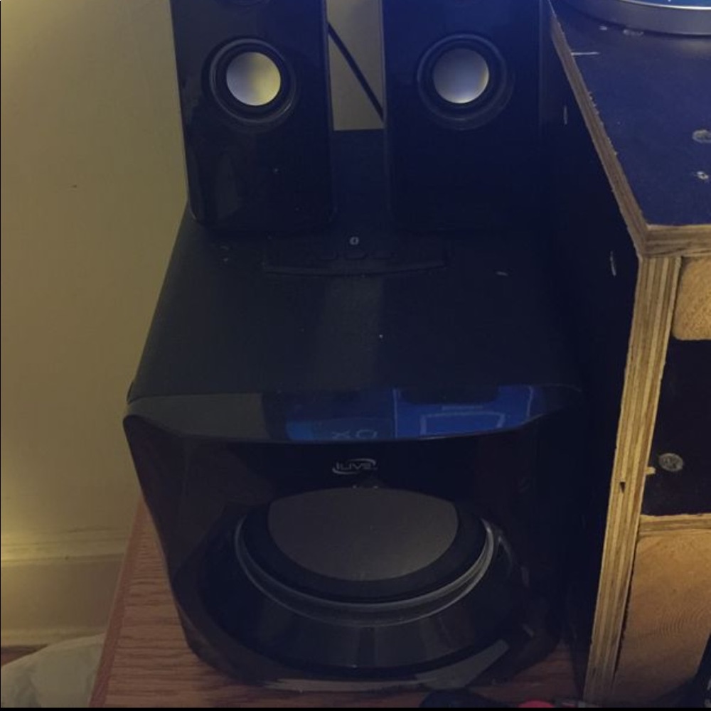 iLive Bluetooth speaker wall plug